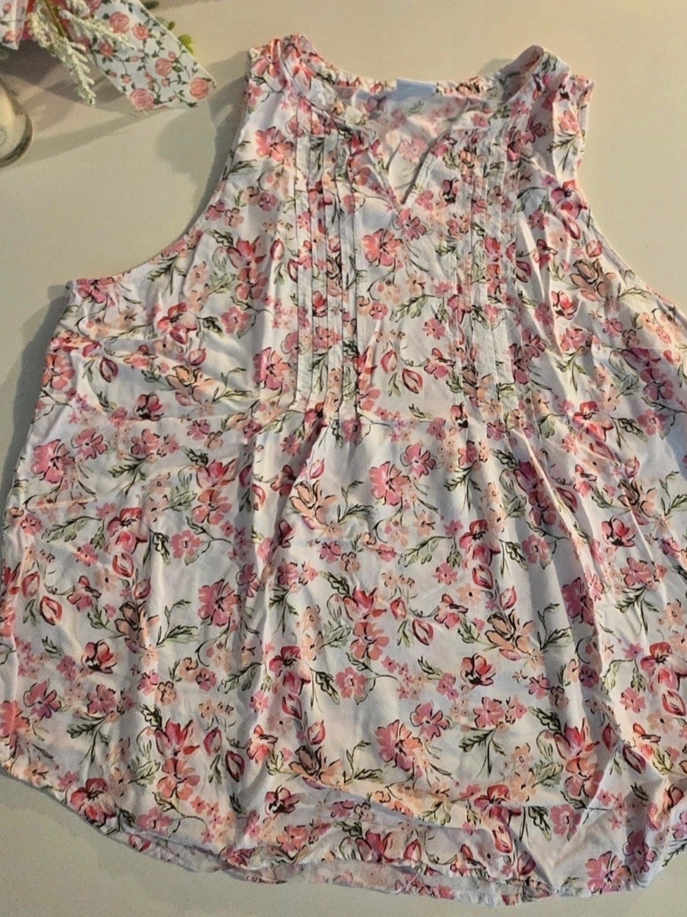 Sleeveless Floral Pintuck Women's Top - Pink Floral